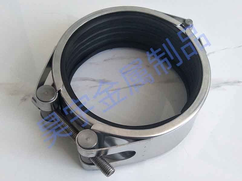 pipe clamp straub installer